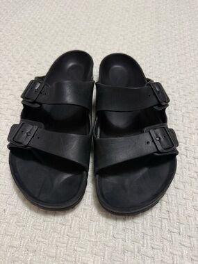 Black Birkenstock Arizona essentials black sandals, size 45.